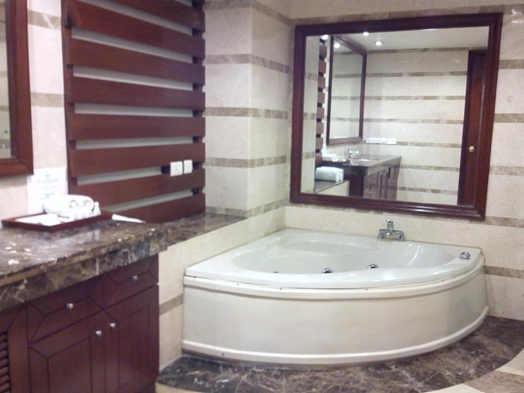 The Ocean Pearl Retreat Hotel New Delhi